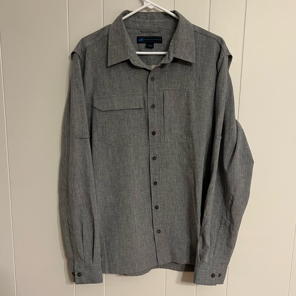 Eastern‎ mountain sports long sleeve button-down size L